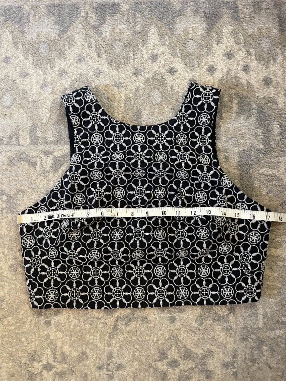 Anthropologie Embroidered Crop top with White embroidery and Eyelet Detail - M - Picture 8 of 11